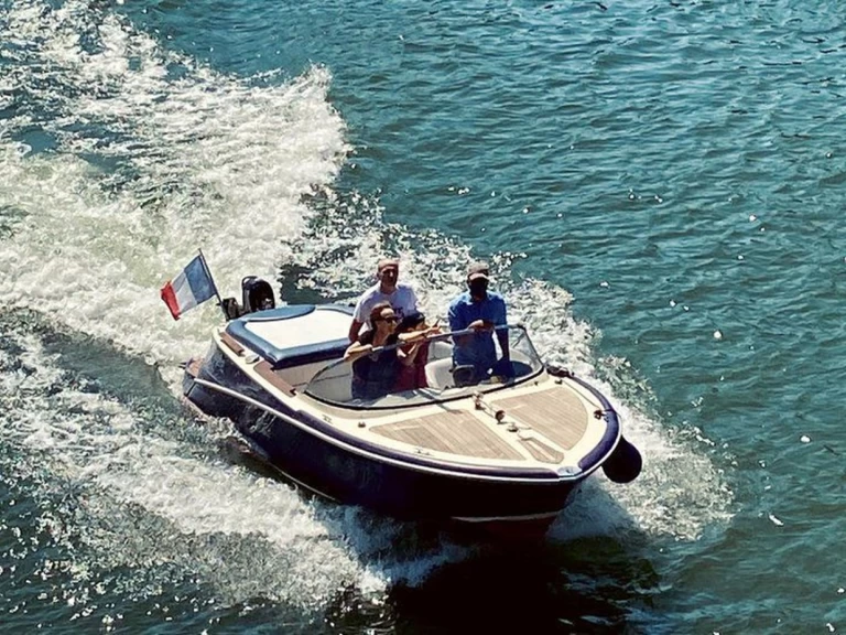 Ein Quicksilver Classic 20 mieten in Saint-Cloud