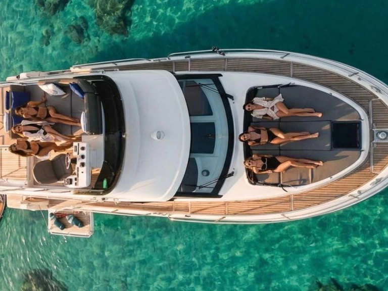 Ein Bénéteau Antares 12 mieten in Portisco