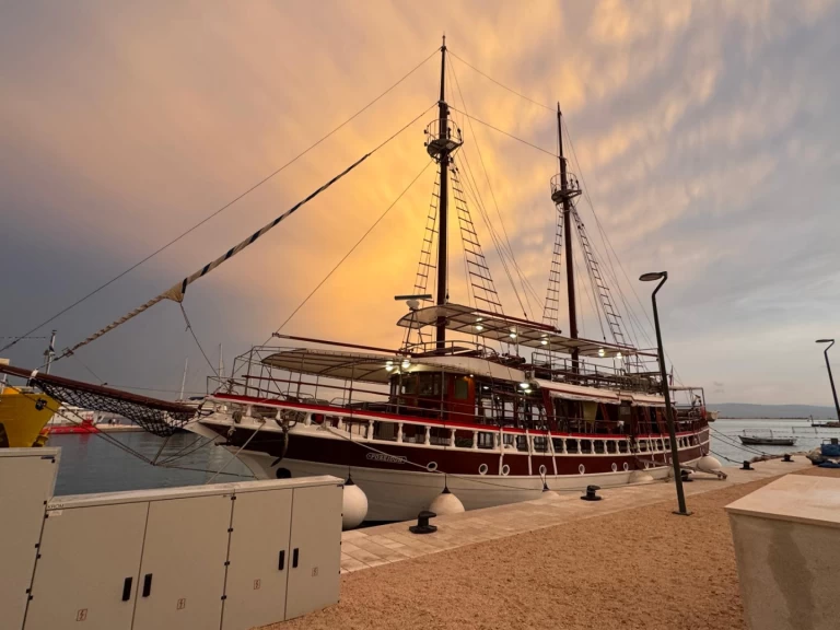 Motorboot mieten in Omiš zum besten Preis