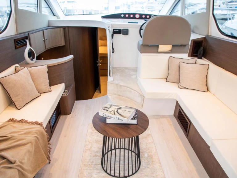 Vermietung Motorboot Hatteras mit Führerschein