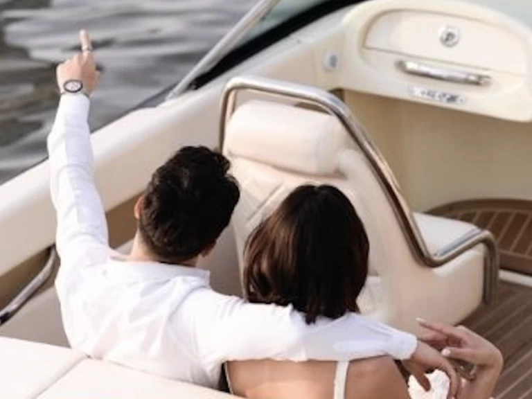 Motorboot mit oder ohne Skipper Chris Craft mieten in Bang Kho laen