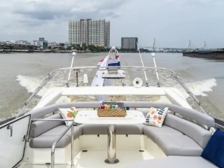Vermietung Motorboot Ferretti mit Führerschein