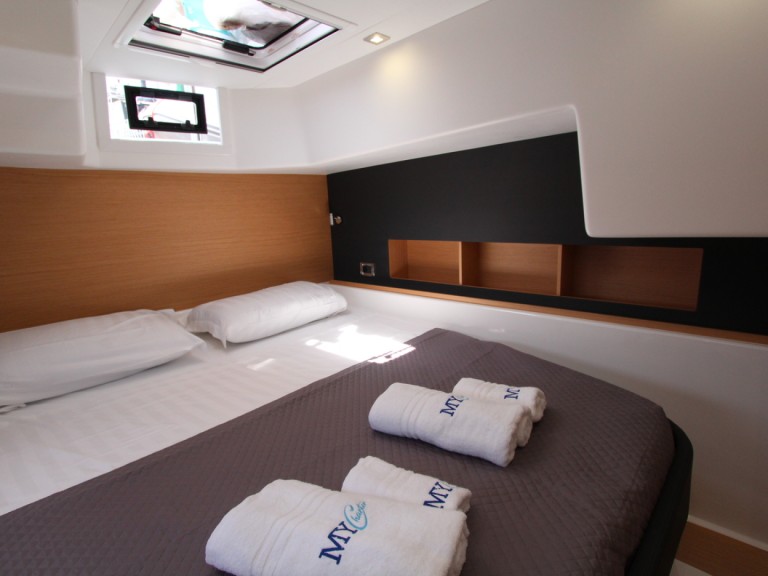 Dufour Dufour Catamarans 48 Sail mieten Cecina