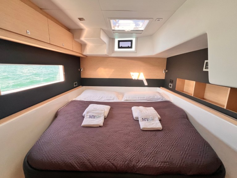 Dufour Dufour Catamarans 48 Sail mieten Cecina