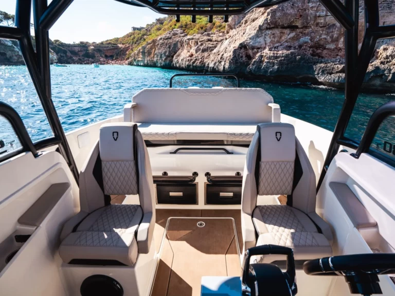 Ein Navan S30 mieten in Roses