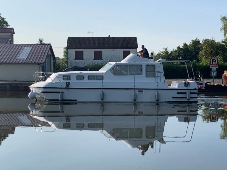 YachtCharter in Mittersheim - Triton Triton 1050 Fly auf SamBoat