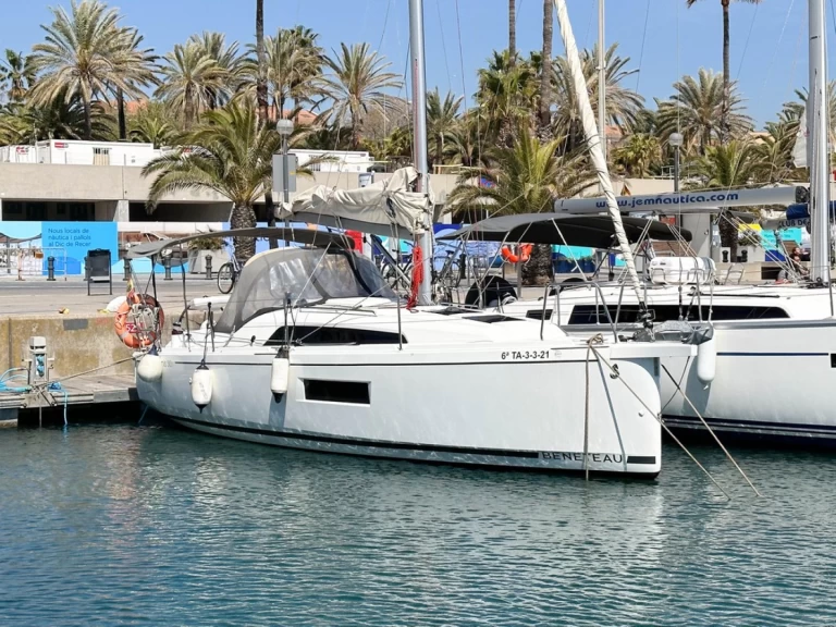 Bootsverleih Bénéteau Oceanis 30.1 Barcelona Samboat