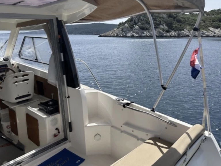 Motorboot mit oder ohne Skipper Jeanneau mieten in Seget Vranjica