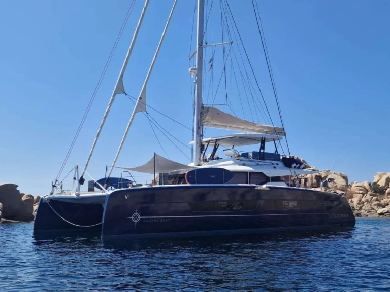 Katamaran mieten in Korsika - Fountaine Pajot The Blue Dream