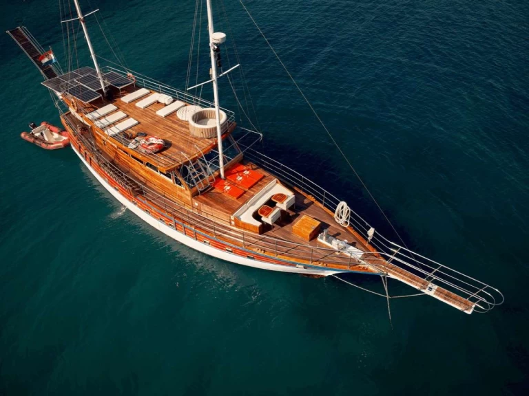 Ein  Custom Built Aluminum Cutter TREBENNA mieten in Kroatien