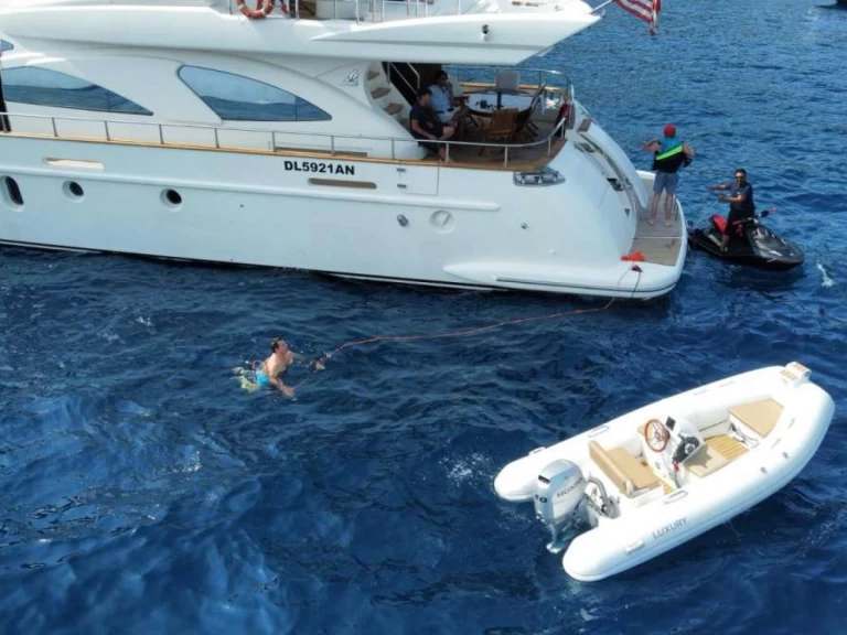 Ein Azimut MINERVA mieten in Neapel