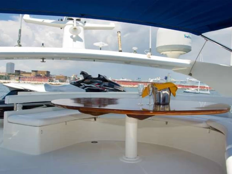 Ein Ferretti PAMPERO mieten in Neapel