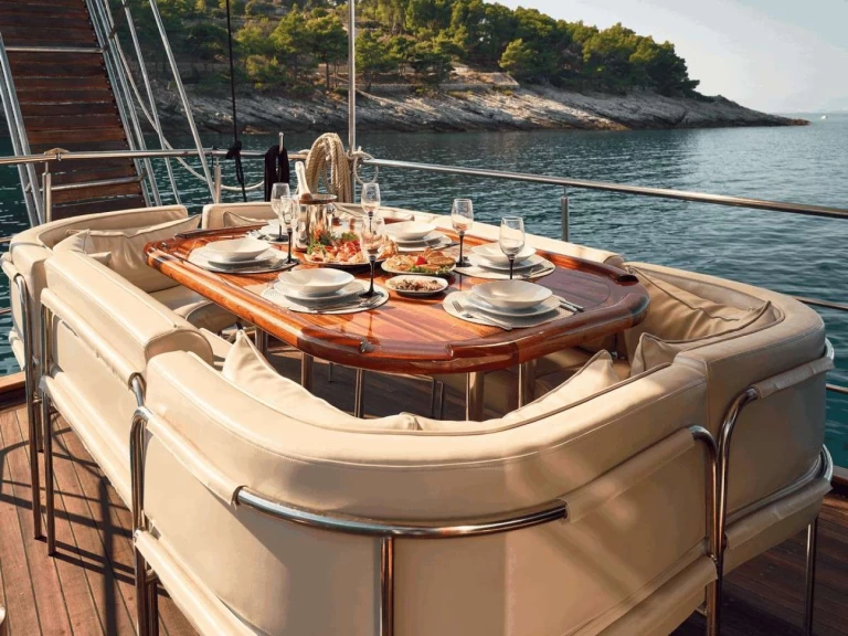 Ein  Custom Built Aluminum Cutter TREBENNA mieten in Kroatien