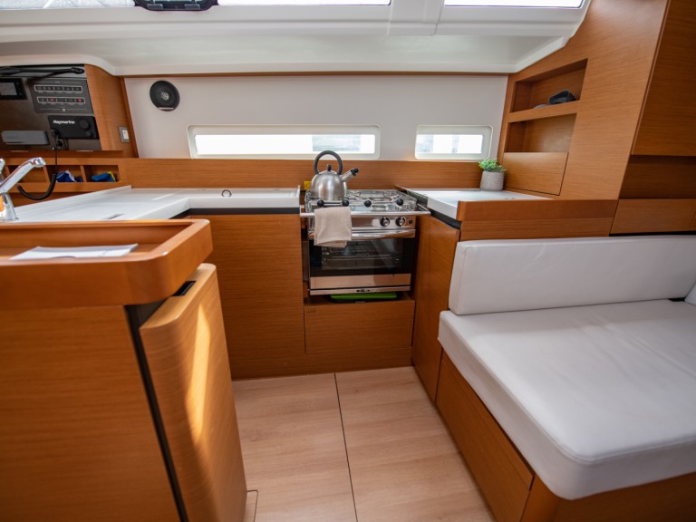 Boot mieten Neo Klima günstig Sun Odyssey 410