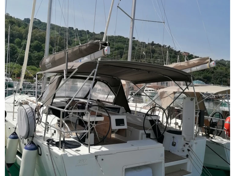 YachtCharter in Capo d'Orlando - Dufour Dufour 390 Grand Large auf SamBoat