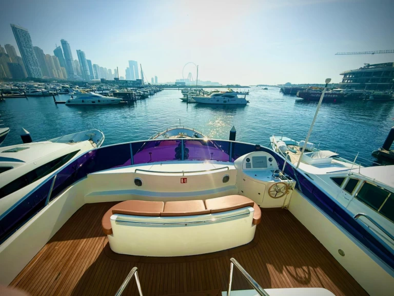 Yacht mit oder ohne Skipper Benetti mieten in Dubai Marina