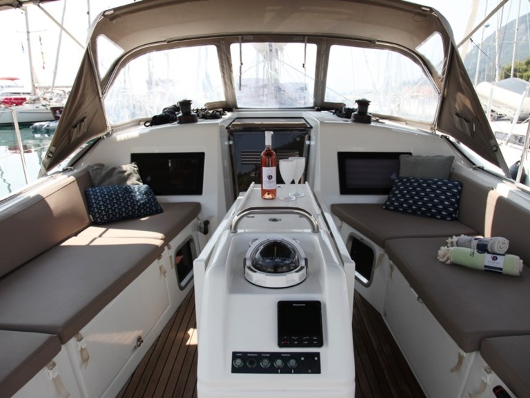 Ein Jeanneau Sun Odyssey 410 mieten in Benítses