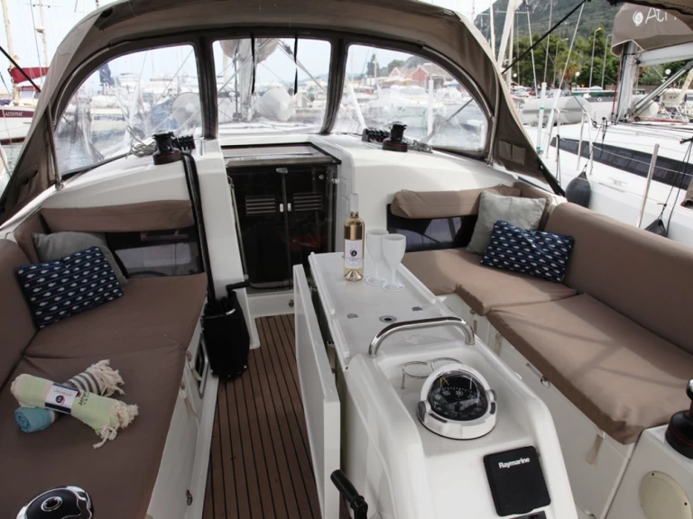 Ein Jeanneau Sun Odyssey 440 mieten in Benítses