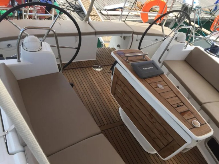 YachtCharter in Eleusis - Bénéteau Oceanis 50 Family auf SamBoat