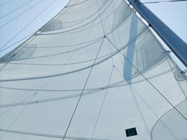 Ein Bénéteau Oceanis 50 Family mieten in Eleusis