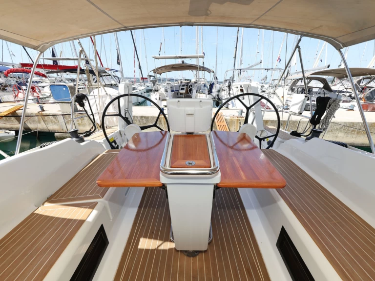 Boot mieten Biograd na Moru günstig Hanse 388