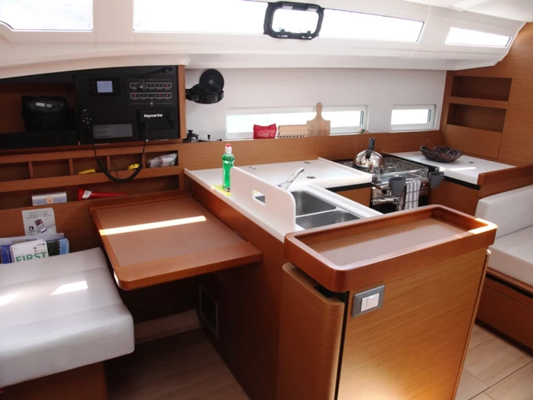 Bootsverleih Jeanneau Sun Odyssey 410 Benítses Samboat