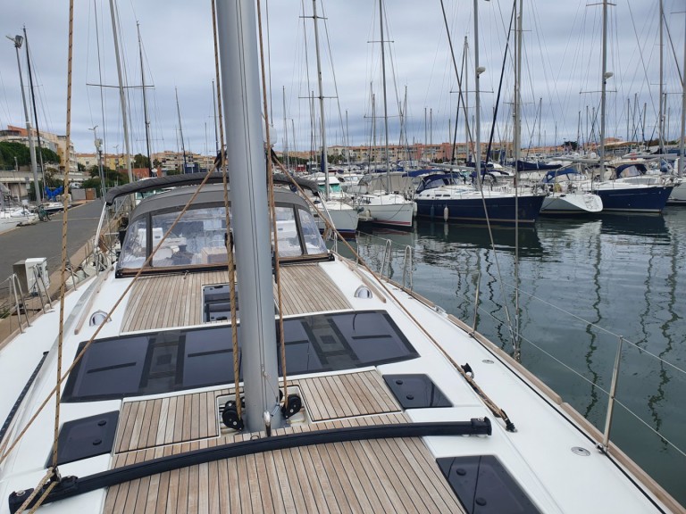 Ein Dufour Dufour 520 Grand Large mieten in Gouviá