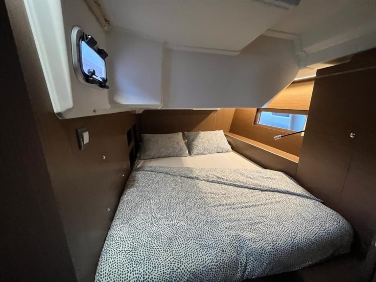 Ein Bénéteau Oceanis 46.1 mieten in Pomer