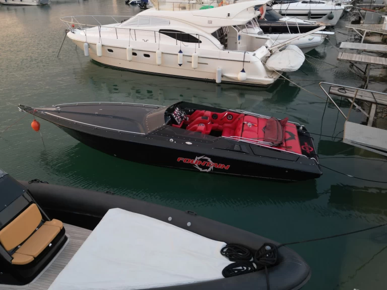 Ein Fountain Fever 29 mieten in Glyfáda