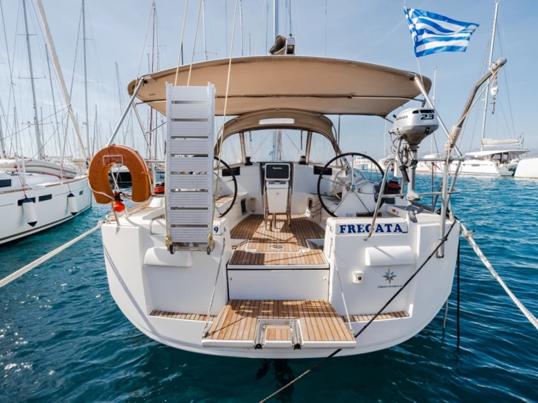 Ein Jeanneau Sun Odyssey 439 mieten in Lavrion