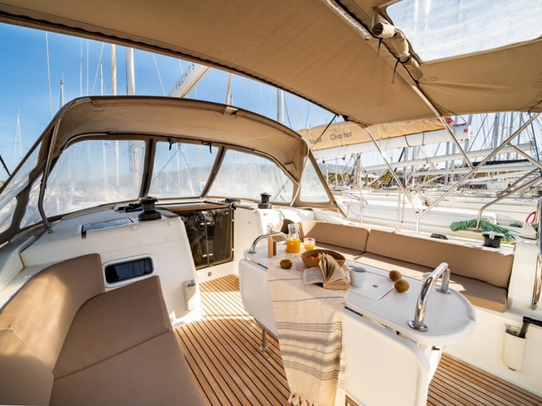 Boot mieten Néa Péramos günstig Sun Odyssey 519