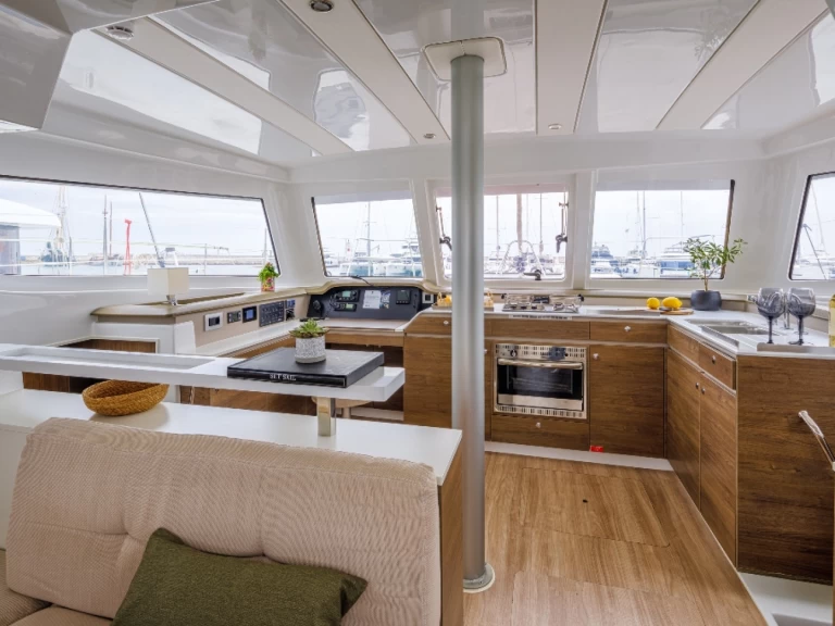 Katamaran mieten in Néa Péramos zum besten Preis