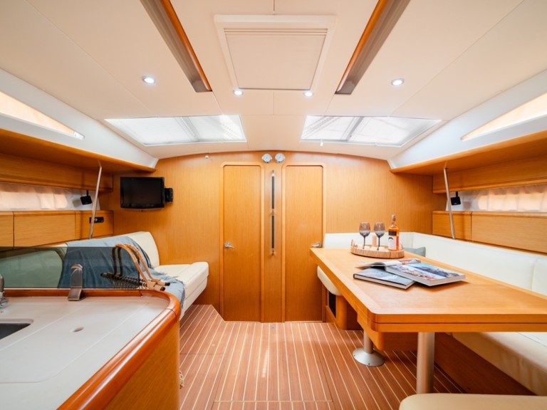 YachtCharter in Lavrion - Jeanneau Jeanneau 53 auf SamBoat