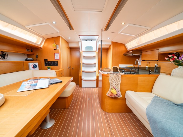 Ein Jeanneau Jeanneau 53 mieten in Lavrion