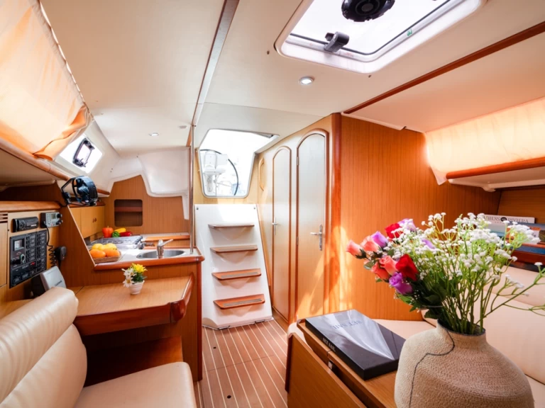 Ein Jeanneau Sun Odyssey 32i mieten in Lavrion
