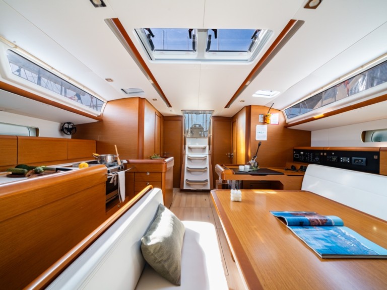 Ein Jeanneau Sun Odyssey 519 mieten in Néa Péramos