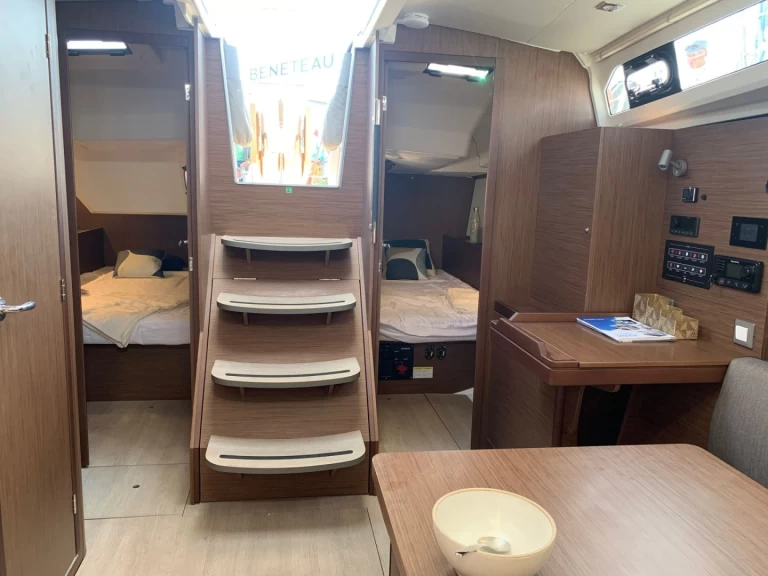 Bootsverleih Bénéteau OCEANIS 37.1 OCEANIS 37.1 Port de La Base de Lorient Samboat