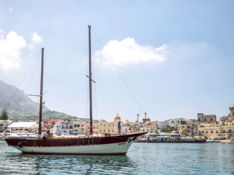 Segelboot mieten in Forio zum besten Preis