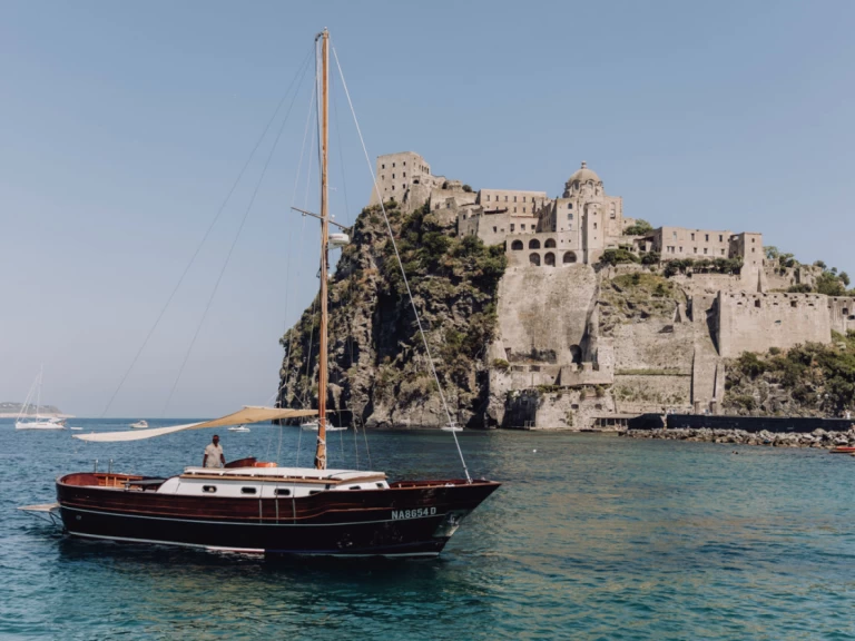 Segelboot mieten in Forio zum besten Preis
