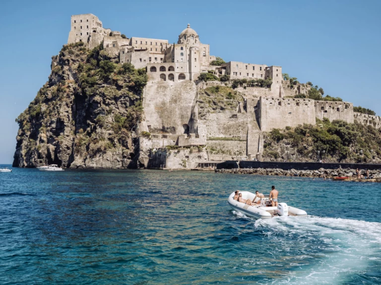 Ein Alson 750 mieten in Forio