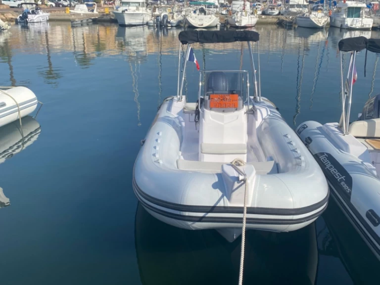 Ein Capelli TEMPEST 630 S mieten in Port de Saint-Cyprien Méditerranée