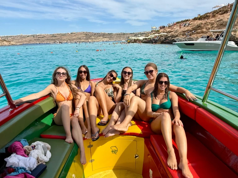 Ein Coronet motoring mieten in Ċirkewwa