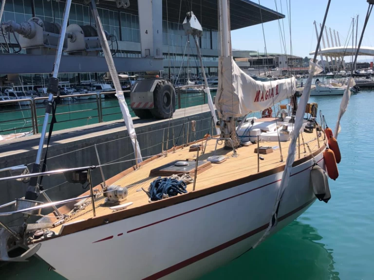 Ein SWAN 43 race mieten in Genua 
