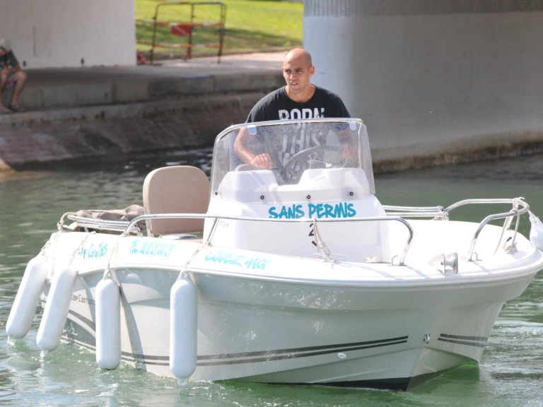 Motorboot mit oder ohne Skipper Jeanneau mieten in Sète