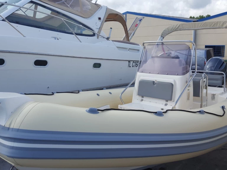 Ein Joker Boat JOKER 23 mieten in Hyères