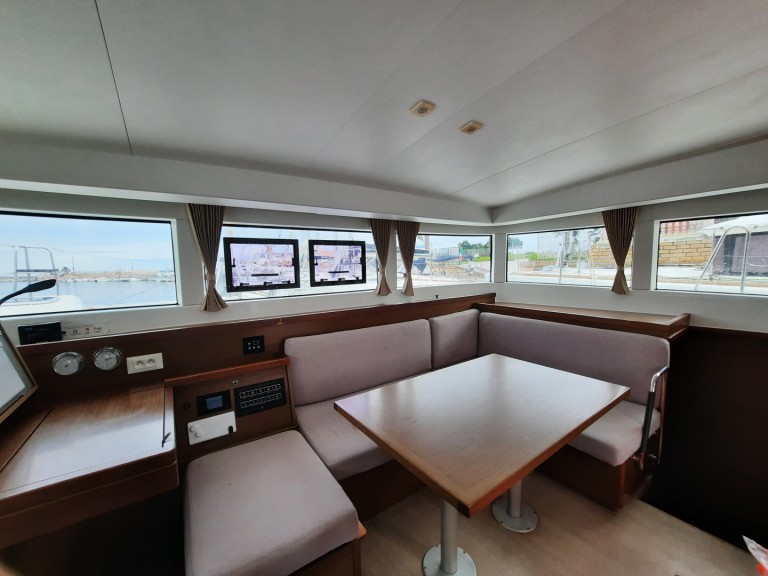 Ein Lagoon Lagoon 40 mieten in Furnari