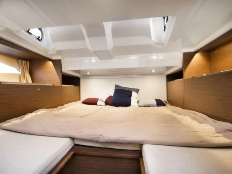 YachtCharter in Hyères - Jeanneau CAP CAMARAT 10.5 CC Série 3 auf SamBoat