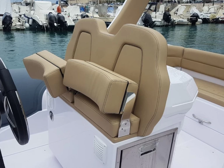 Ein Italboats STHINGER 28 GT mieten in Hyères