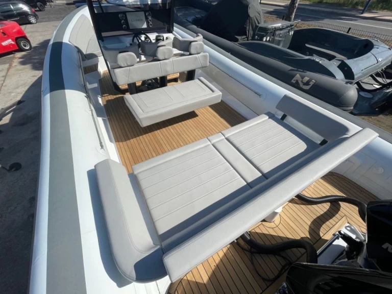 Ein Novamarine RH 1000 mieten in Hyères