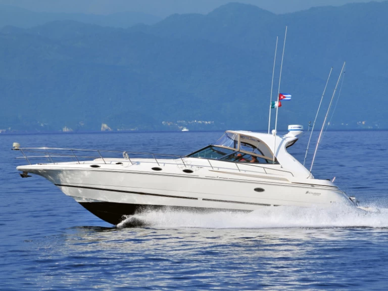 Ein Cruisers 44 mieten in Cruz de Huanacaxtle